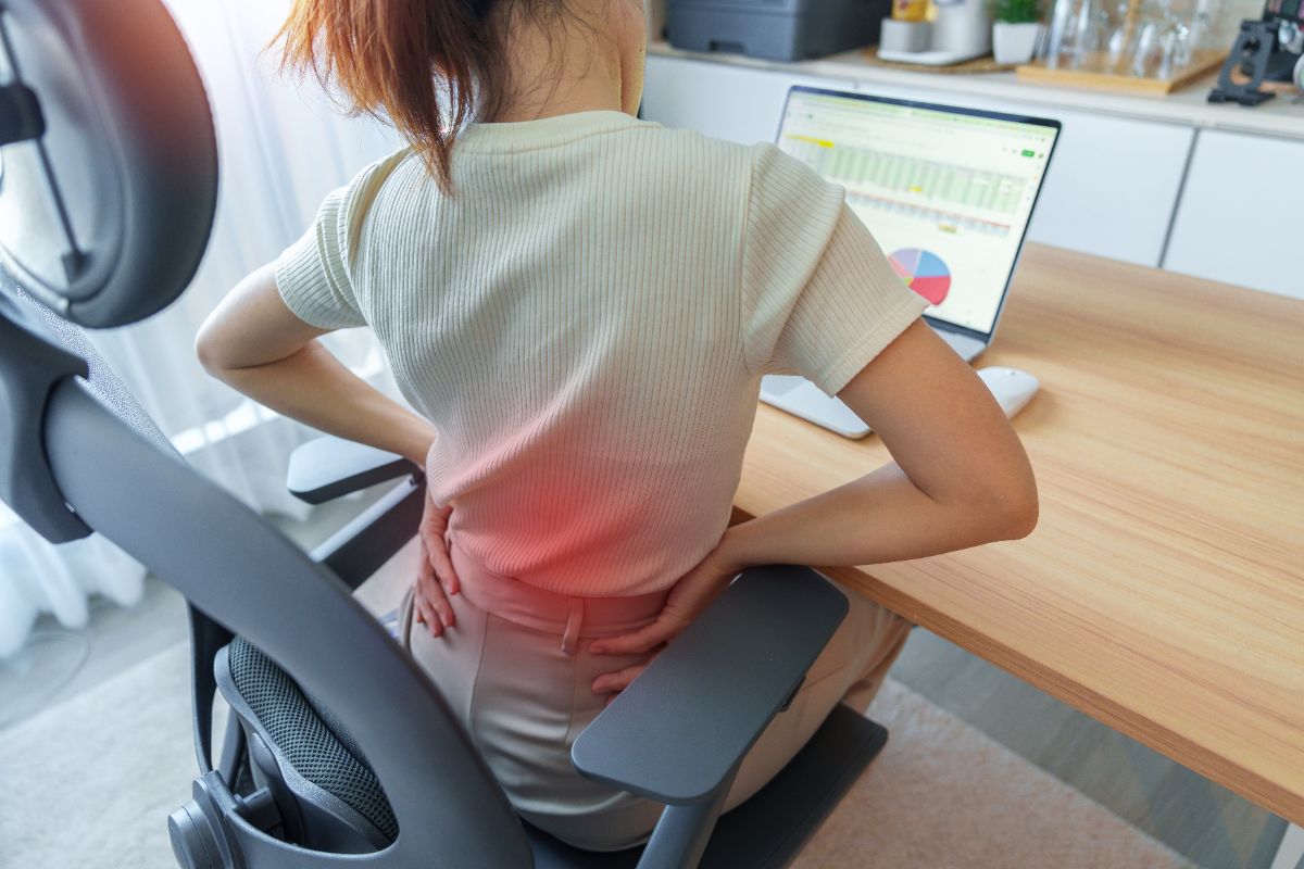 腰痛予防・改善に必須の正しい立ち方・座り方